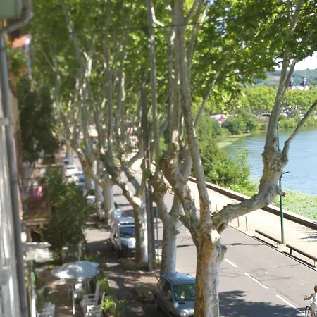 O Petit Neuville-sur-Saône