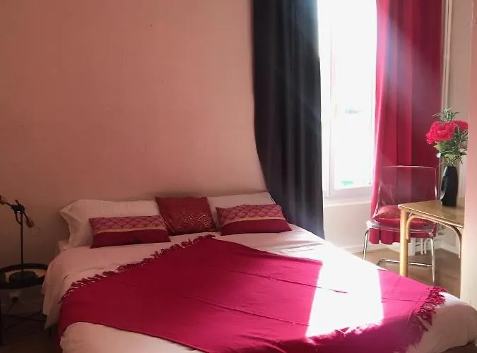 Hotel O Petit Neuville-sur-Saône