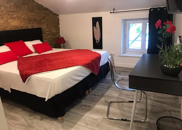 Hotel O Petit Neuville-sur-Saône