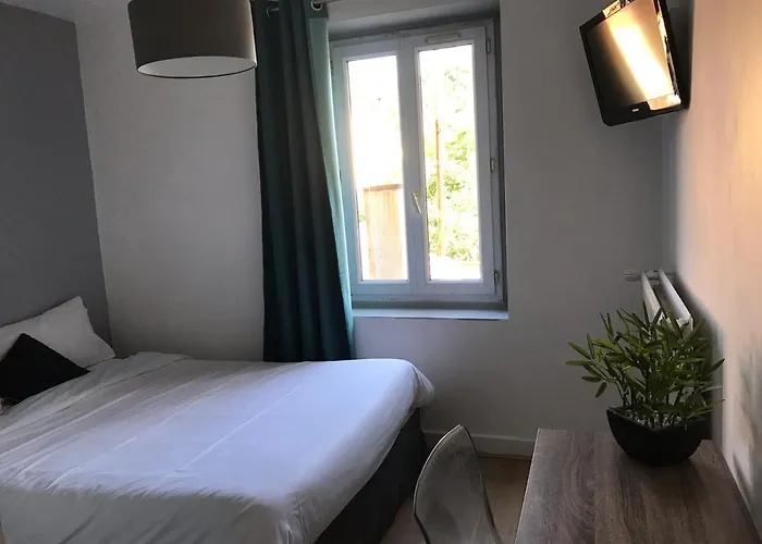 Hotel O Petit Neuville-sur-Saône