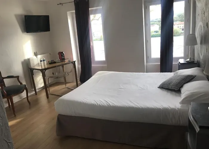 Hotel O Petit Neuville-sur-Saône