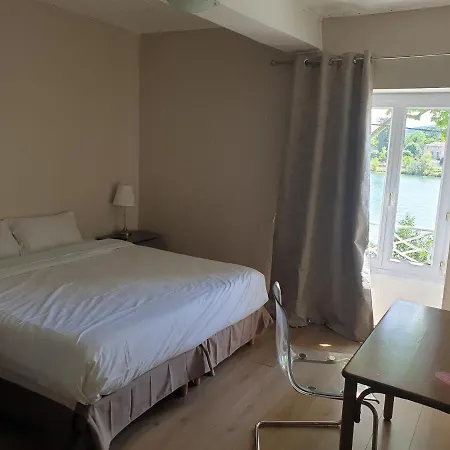 Hotel O Petit Neuville-sur-Saone