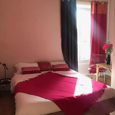 Hotel O Petit Neuville-sur-Saone