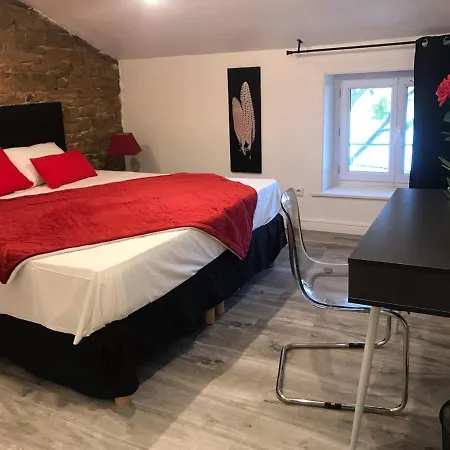 Hotel O Petit Neuville-sur-Saone