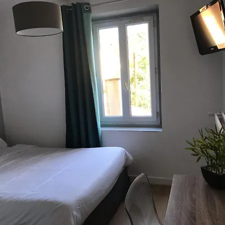 Hotel O Petit Neuville-sur-Saone