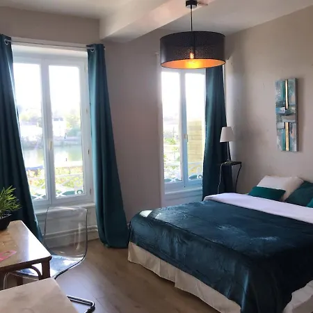 Hotel O Petit Neuville-sur-Saone
